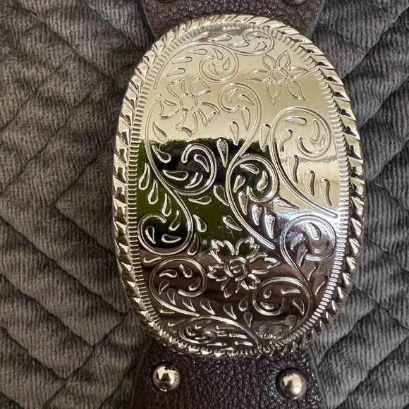 Silver Tone And Leather Bracelet. - Picture 7 of 8